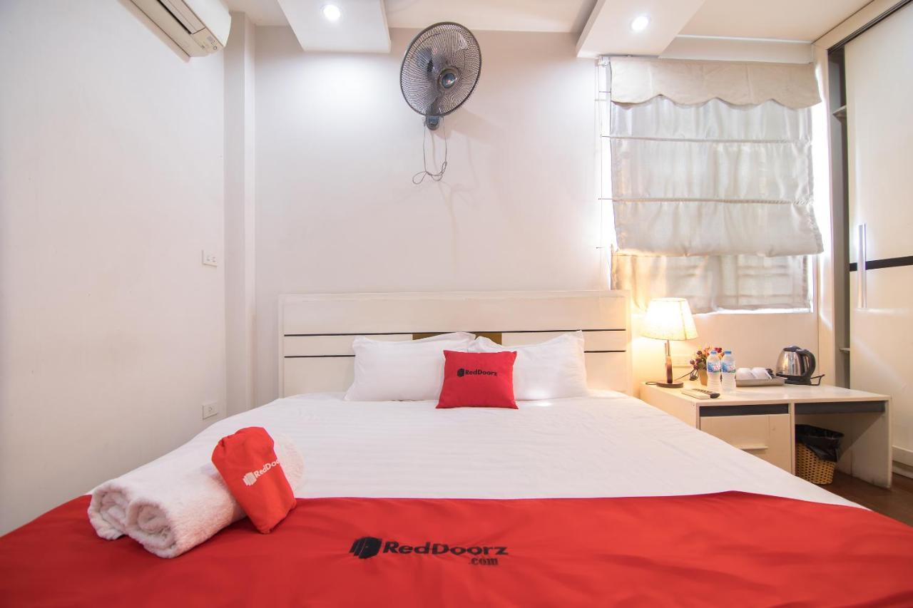 Hotel Reddoorz Yen Phu Street à Hanoï Extérieur photo